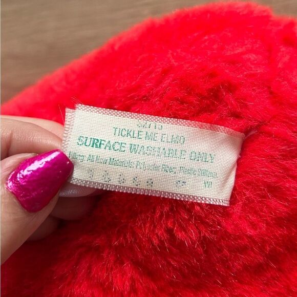 PREOWNED … Vintage 1997 TYCO “Tickle Me Elmo” Plush Toy - Picture 4 of 4